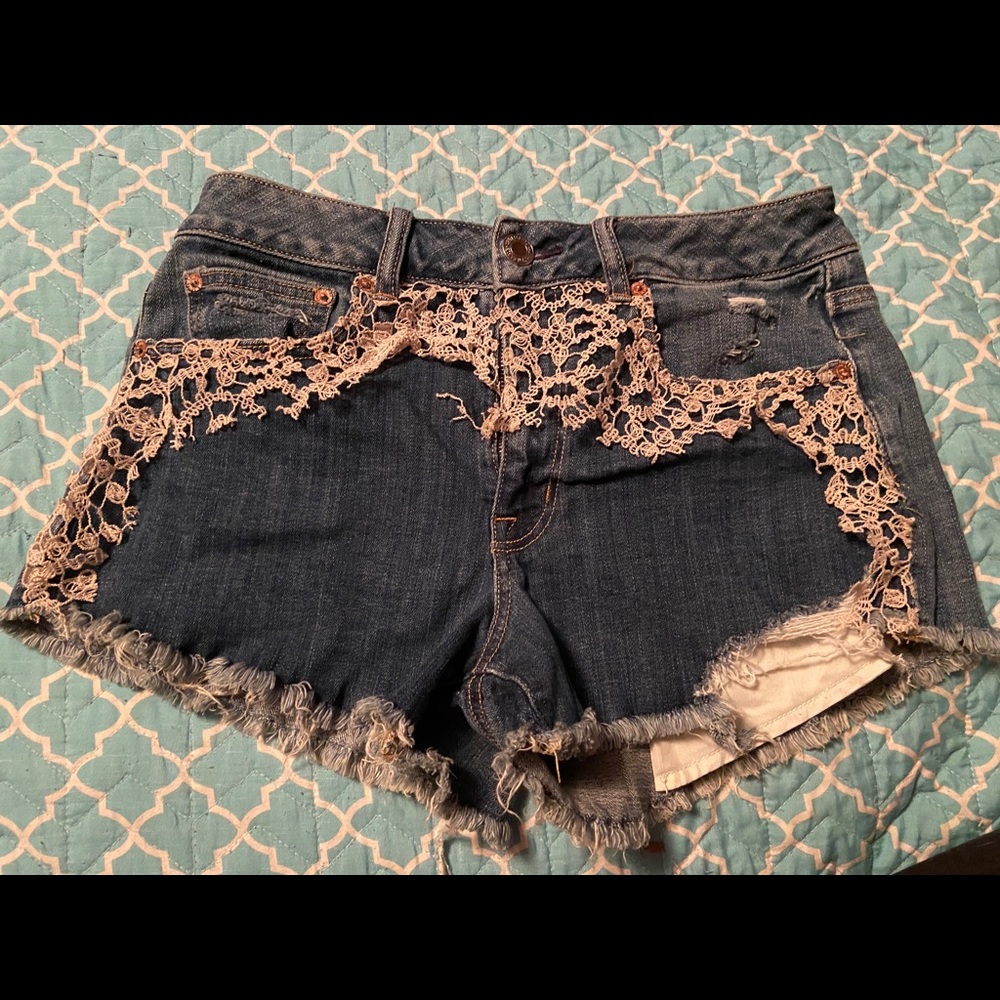 American Eagle size 8 lace shorts